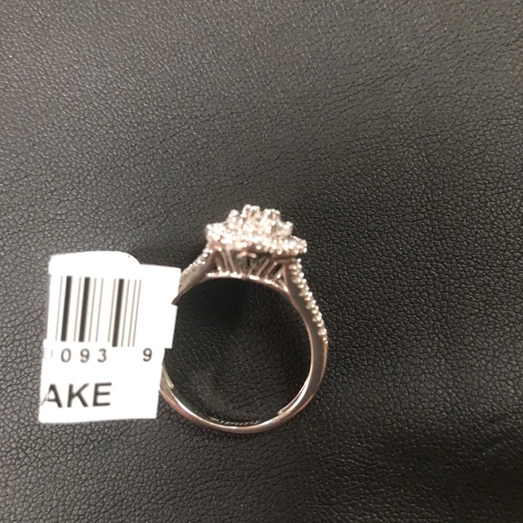 NWT Silver Beautiful Flower Ring - Picture 4 of 12